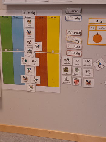 Tavla över schema med aktiviteter.