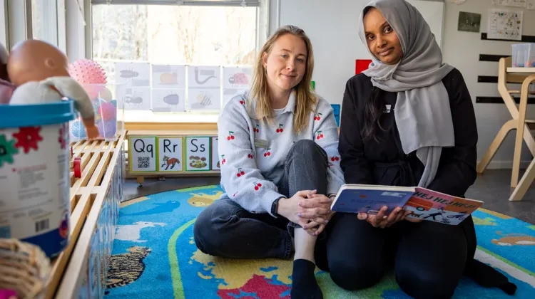 Två förskollärare på förskolan
