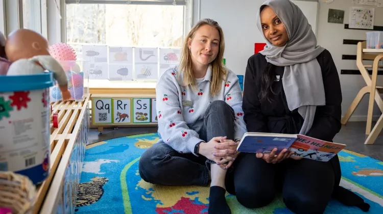 Två förskollärare på förskolan