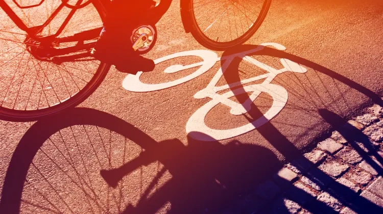 Skuggspel av cykelhjul