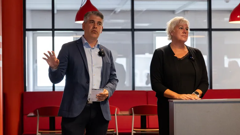 Niklas Borg (M), 1:e vice ordförande i kommunstyrelsen, samt Kristina Edlund (S), ordförande i kommunstyrelsen.