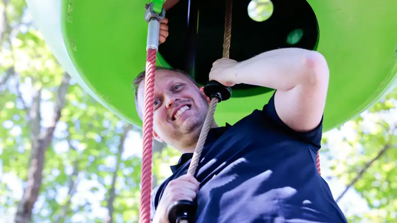 Stefan Erikson vid aktivitetsparken i Skäggetorp