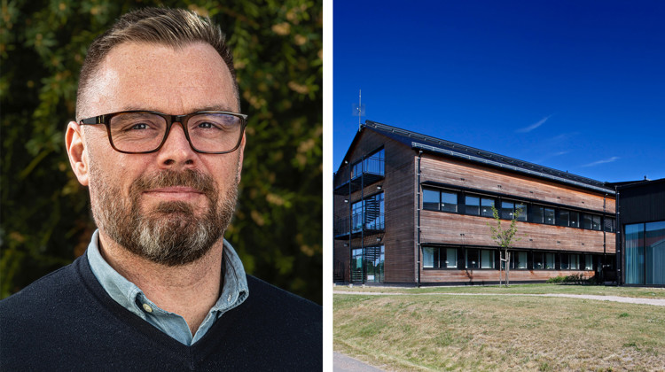 Kollage med en man med glasögon som ler och en byggnad.