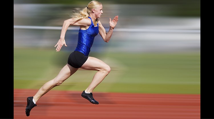 Kvinna springer