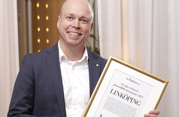Kommunens idrotssutvecklingschef Andreas Hagström tog emot utmärkelsen.