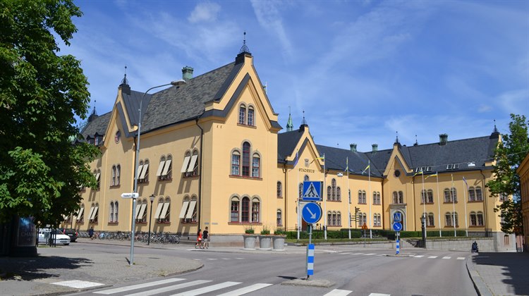 Linköpings stadshus sett från övre delen av Storgatan