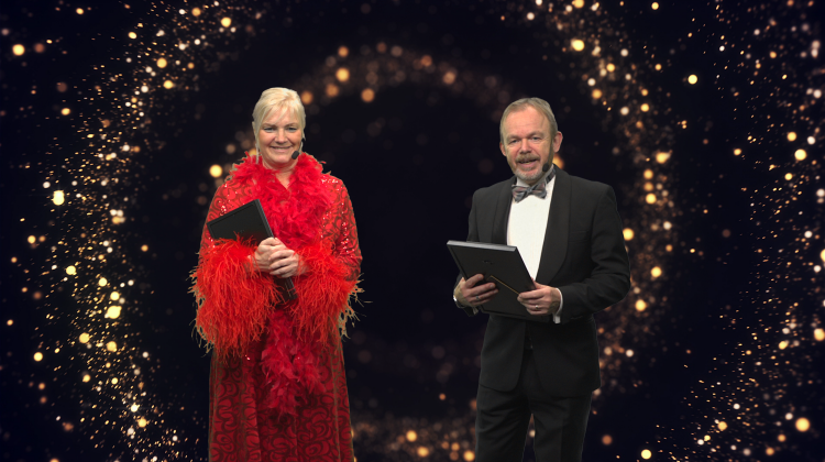 Kultur- och fritidsdirektör Karin Olanders och Gustaf Appelberg (L), ordförande i kultur- och fritidsnämnden i festkläder