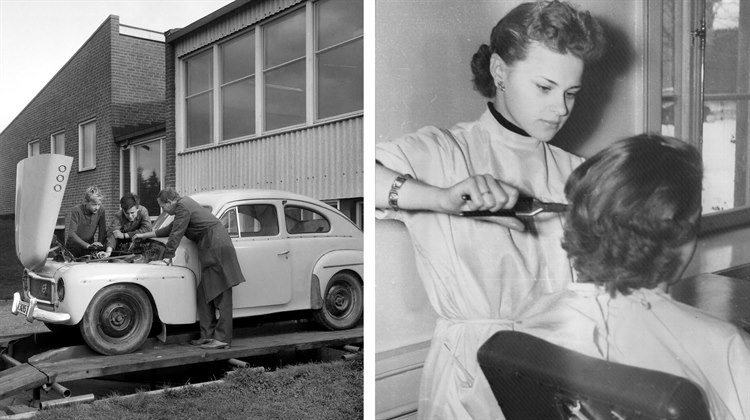 En Volvo PV undersöks av lärare och elever på Anders Ljungstedts gymnasium 1965. Frisöreleven Birgit Pehrsson lockar håret på en modell 1950