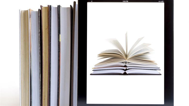 En iPad som visar ett foto på en uppslagen bok